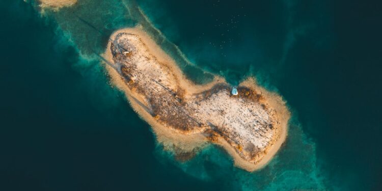 Vue aérienne des îles Gili aux eaux turquoise en Indonésie - itinéraire Bali Lombok Gili