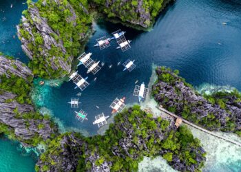 Lagon turquoise avec bateaux à El Nido Palawan aux Philippines - itinéraire 10 jours Philippines