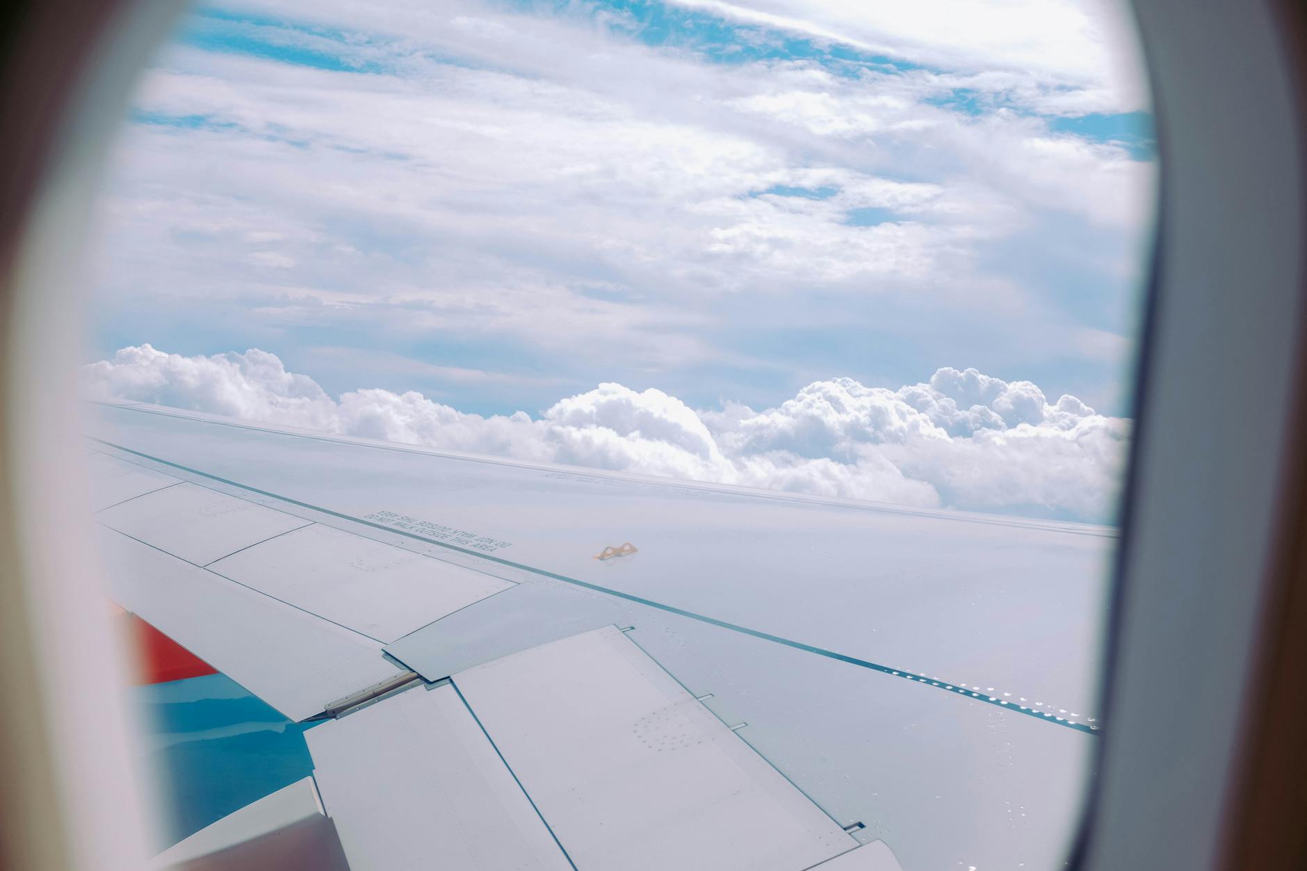 Vue aérienne depuis un avion survolant les îles d'Asie du Sud-Est
